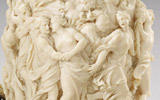 Ignaz Elhafen<br>(Innsbruck, 1658 - Dsseldorf, 1715)<br>e Octavian Cocssel (per le montature dargento)<br>(attivo 1692-1716)<br>Boccale con il ratto delle Sabine, incoronato da Sansone e il leone<br>1697<br>Avorio e argento dorato<br>Toronto, Art Gallery of Ontario, The Thomson Collection