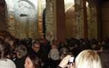 Invitati in attesa alla Stazione Leopolda di Firenze per la sfilata di Trussardi e la mostra «8 1/2» della Fondazione Nicola Trussardi, Firenze, 10 gennaio 2011