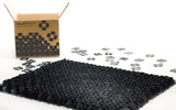 Uroborodesign, Quadrifoglio - tappeto formato da moduli a incastro ricavati da camere daria usate di camion, 2011