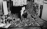 Jackson Pollock ritratto da Wilfred Zogbaum nello studio di Fireplace road, 1947